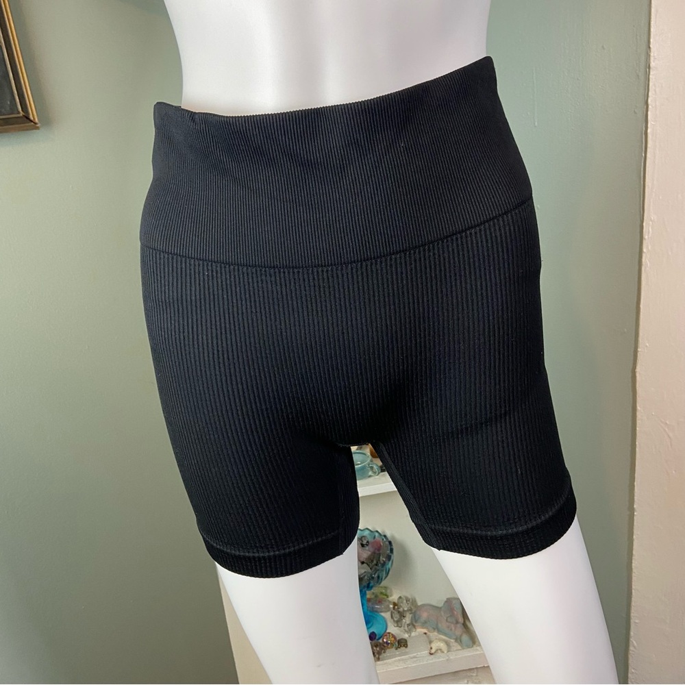 Colsie Black Ribbed Bike Stretch Shorts Medium M Seamless